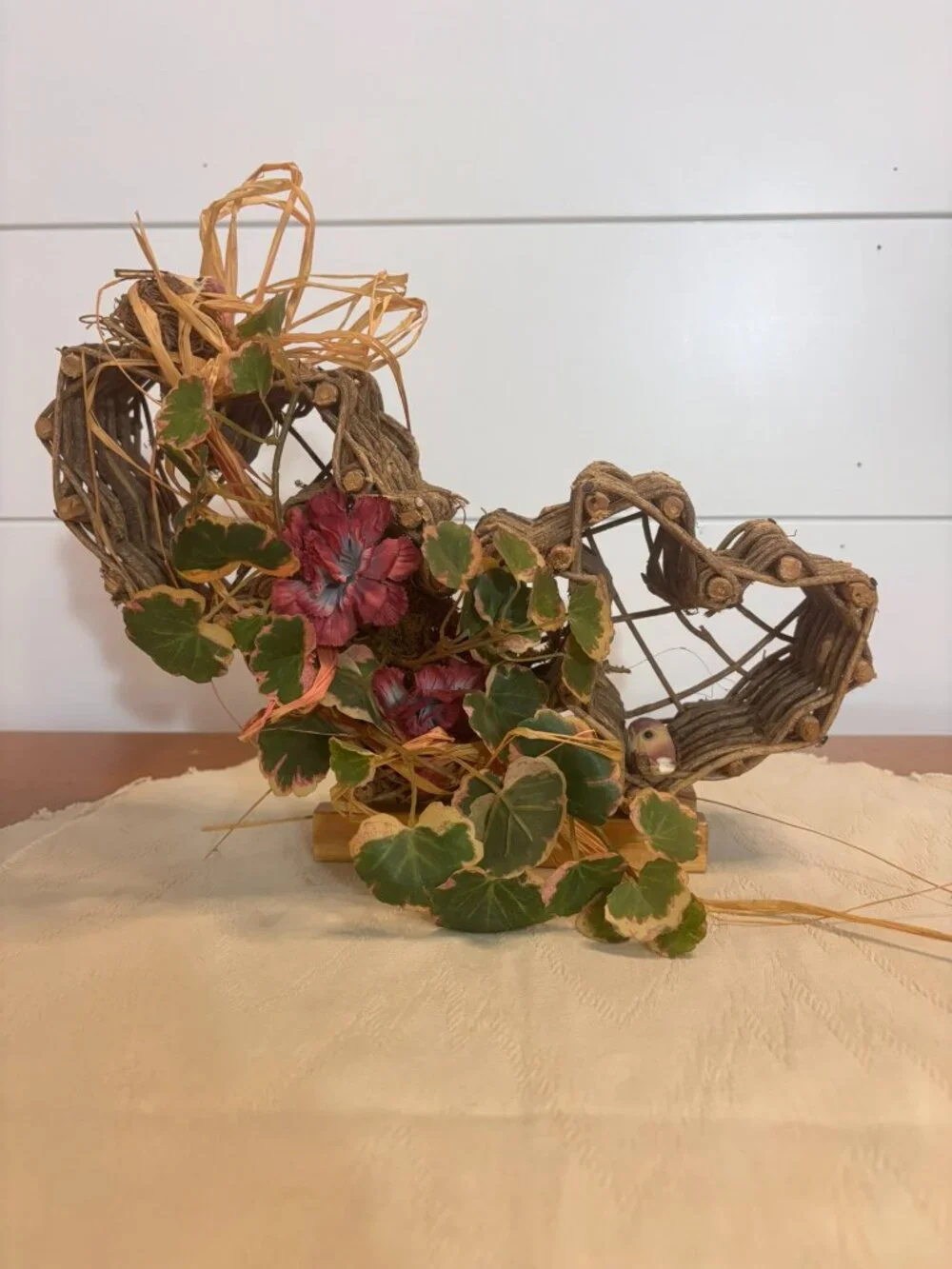 VTG Woven Floral Vine Three Connected Hearts Rustic Floral and Ivy with Birds
